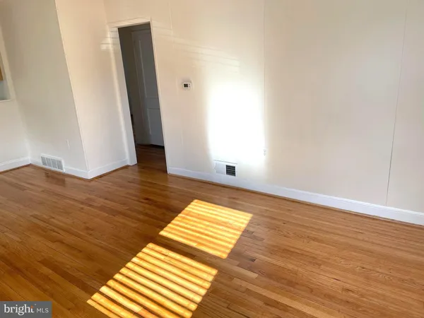 $3,250 | 7132 Parkview Avenue, Falls Church, VA 22042