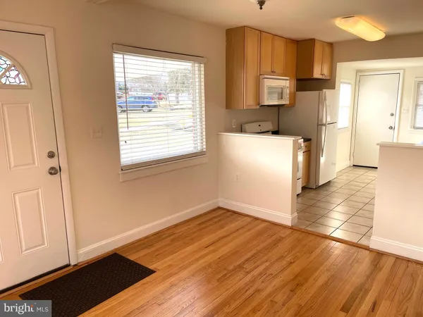 $3,250 | 7132 Parkview Avenue, Falls Church, VA 22042