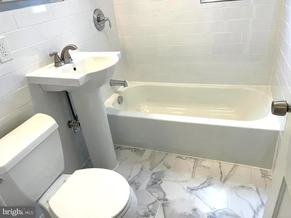 $3,250 | 7132 Parkview Avenue, Falls Church, VA 22042