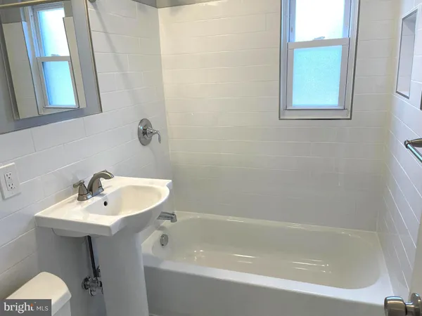 $3,250 | 7132 Parkview Avenue, Falls Church, VA 22042