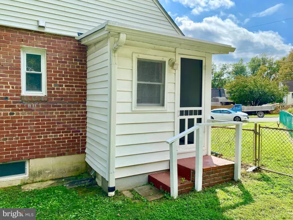 $3,250 | 7132 Parkview Avenue, Falls Church, VA 22042