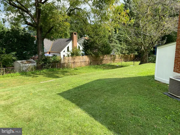 $3,250 | 7132 Parkview Avenue, Falls Church, VA 22042