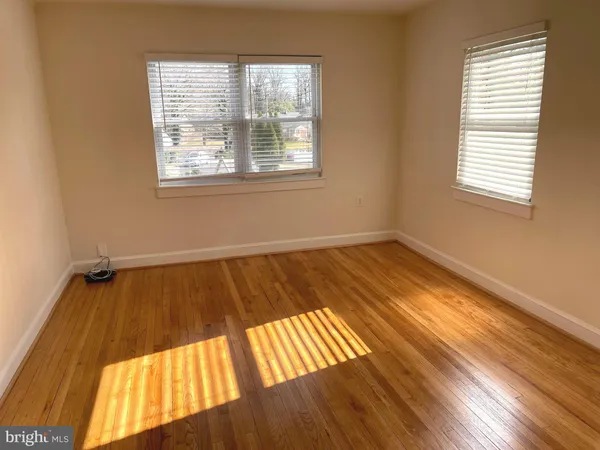 $3,250 | 7132 Parkview Avenue, Falls Church, VA 22042