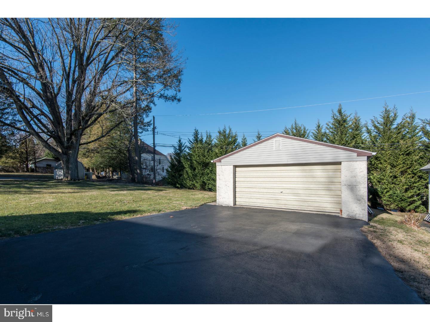 230 North Rolling Road Springfield, PA 19064 - Photo 3 of 25 Garage