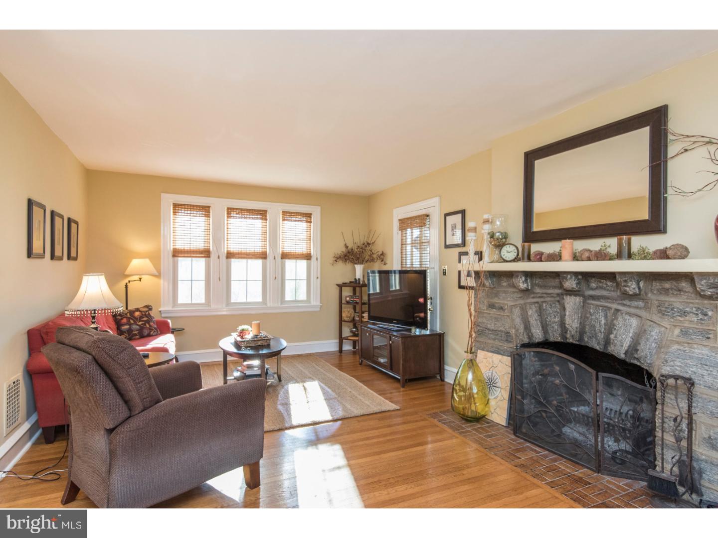 230 North Rolling Road Springfield, PA 19064 - Photo 6 of 25 Living Room