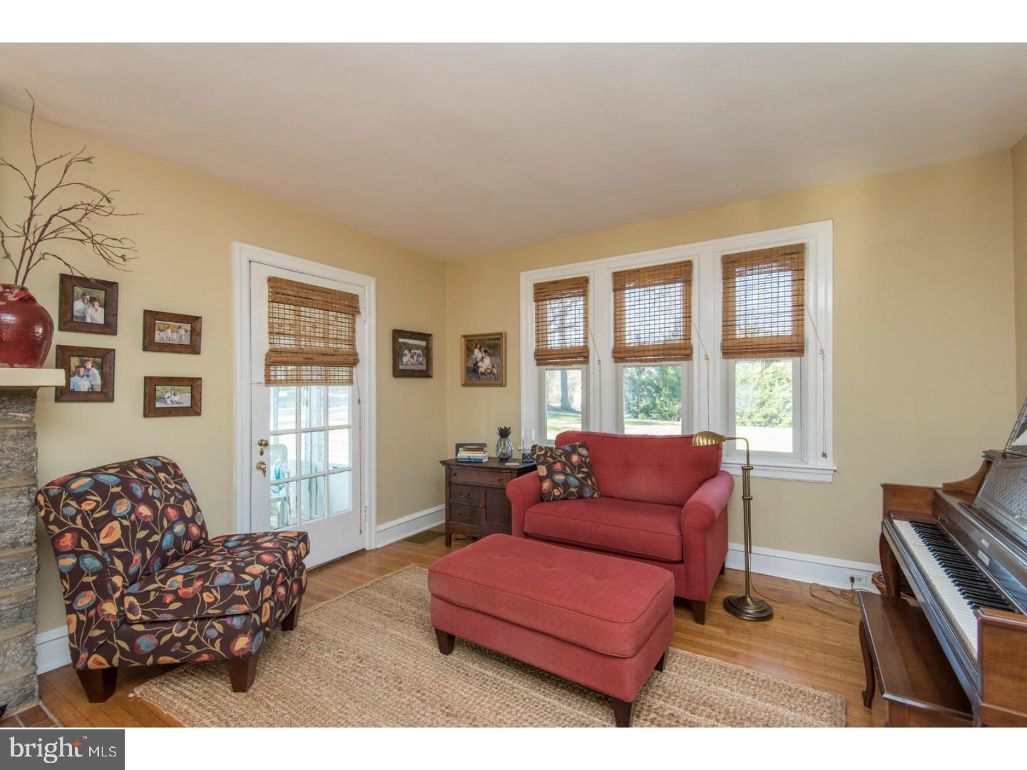 230 North Rolling Road Springfield, PA 19064 - Photo 8 of 25 Living Room