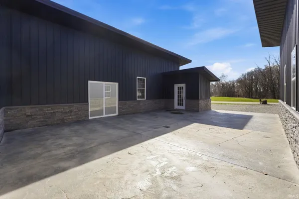 818 West Business 30, Columbia City, IN 46725