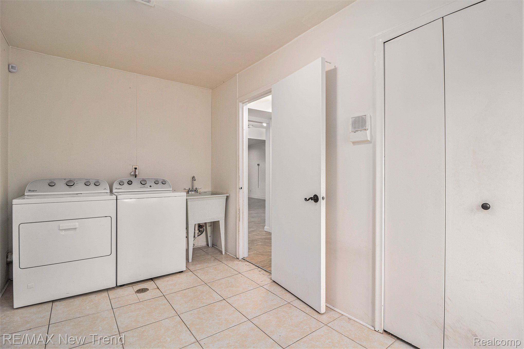 35946 Johnstown Road Farmington, MI 48335 - Photo 23 of 50 Laundry Room