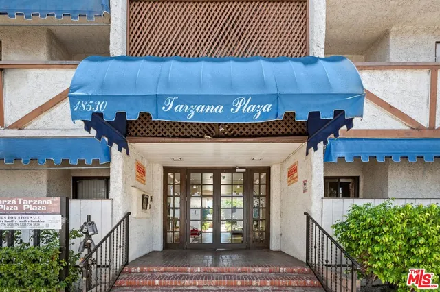 $319,000 | 18530 Hatteras Street, Unit 115, Tarzana, CA 91356