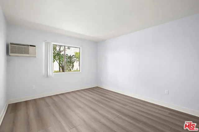 $319,000 | 18530 Hatteras Street, Unit 115, Tarzana, CA 91356