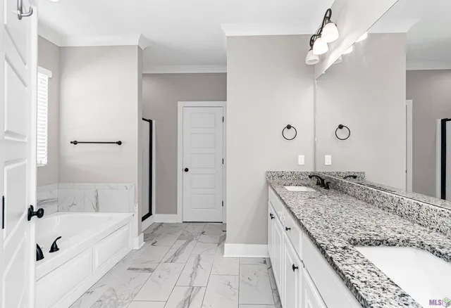 $299,900 | 28048 Memorial Lane, Denham Springs, LA 70726