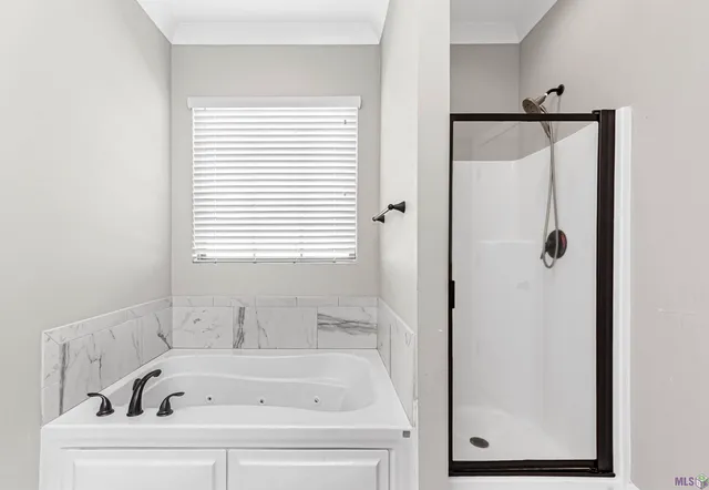 $299,900 | 28048 Memorial Lane, Denham Springs, LA 70726