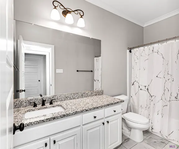 $299,900 | 28048 Memorial Lane, Denham Springs, LA 70726