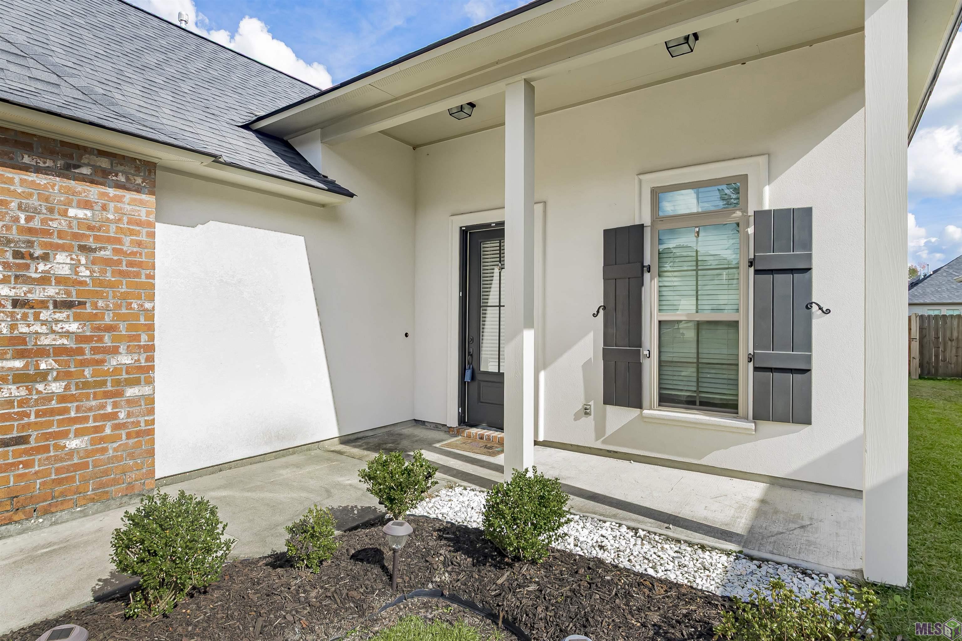 28048 Memorial Lane Denham Springs, LA 70726 - Photo 2 of 21