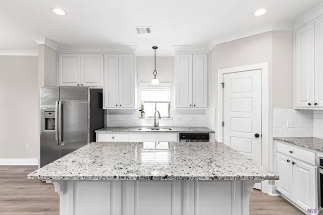 $299,900 | 28048 Memorial Lane, Denham Springs, LA 70726