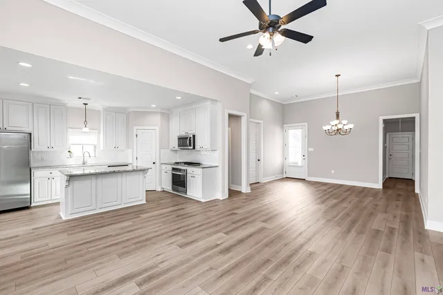 $299,900 | 28048 Memorial Lane, Denham Springs, LA 70726