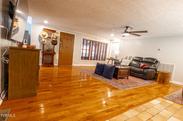 $324,999 | 9266 Forest Road, Coeburn, VA 24230