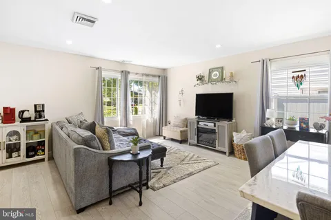 $430,000 | 24 Garden Lane, Levittown, PA 19055