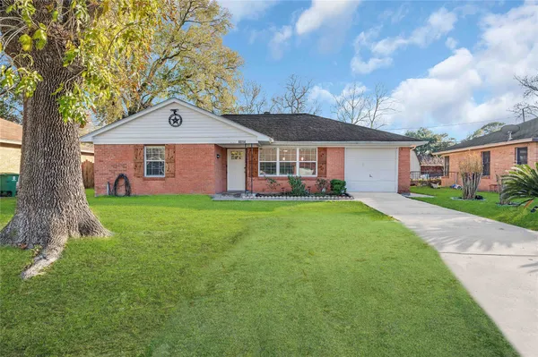 $1,900 | 6014 Belarbor Street, Houston, TX 77033