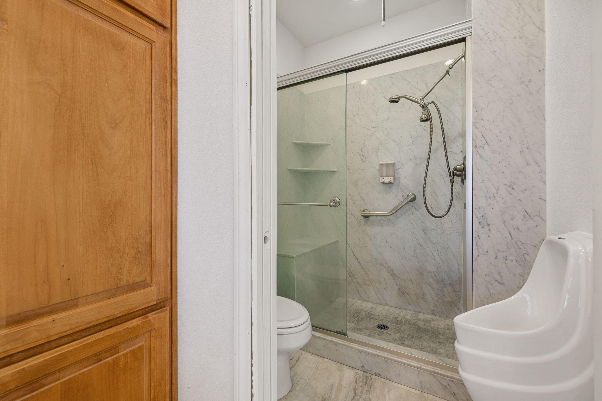 62734 Starlight Street Joshua Tree, CA 92252 - Photo 29 of 60 a bathroom with a shower and toilet