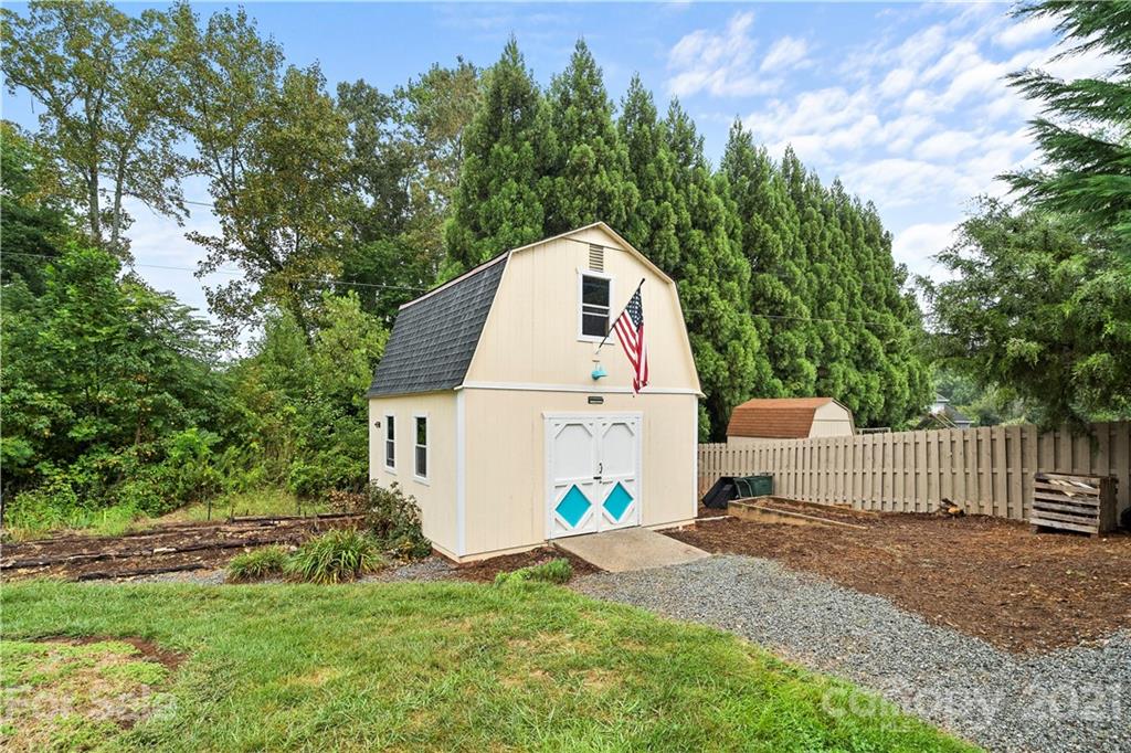 8303 Pine Lake Road Denver, NC 28037 - Photo 6 of 41 Gallery Image 6