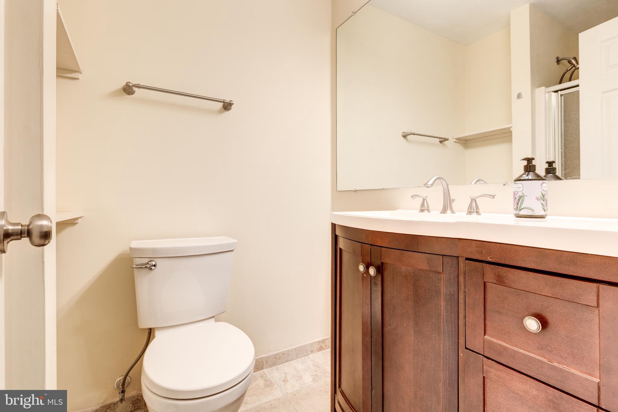 345 Pleasanton Road, Unit A23 Westminster, MD 21157 - Photo 18 of 29 Full Hall Bathroom