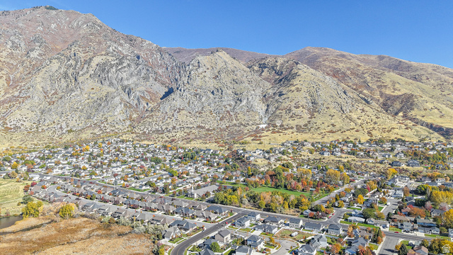 368 East 700 North Springville, UT 84663 - Photo 31 of 55 View of mountain background with nearby suburban area