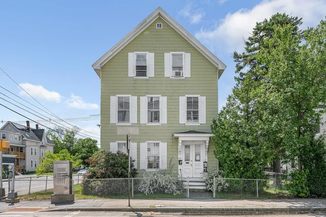 $2,125 | 247 Spruce Street, Unit 2, Manchester, NH 03103