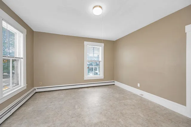 $2,125 | 247 Spruce Street, Unit 2, Manchester, NH 03103