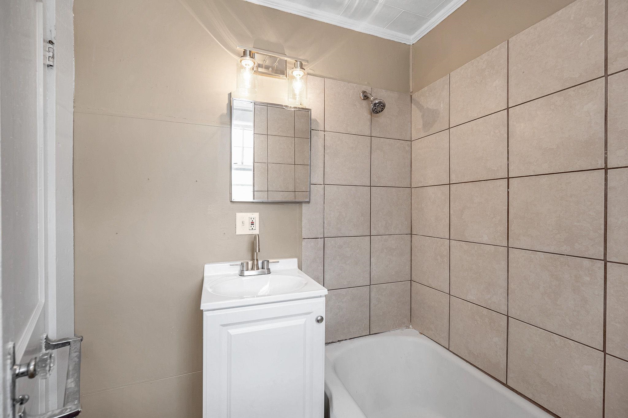 247 Spruce Street, Unit 2 Manchester, NH 03103 - Photo 21 of 26