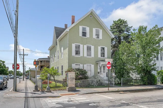 $2,125 | 247 Spruce Street, Unit 2, Manchester, NH 03103