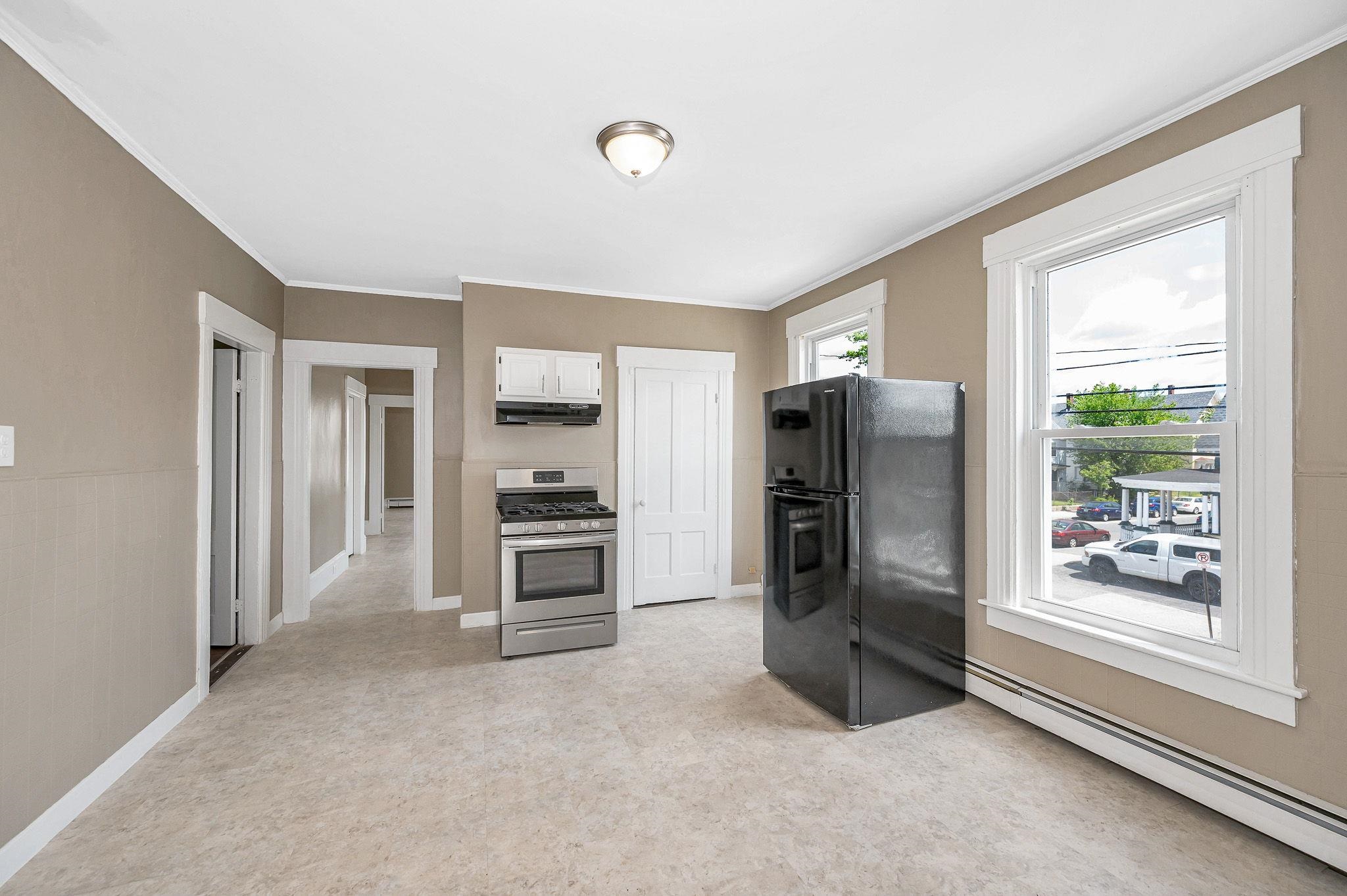 247 Spruce Street, Unit 2 Manchester, NH 03103 - Photo 5 of 26