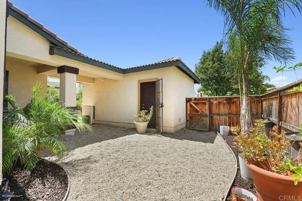 33679 Abbey Road Temecula, CA 92592 - Photo 3 of 22