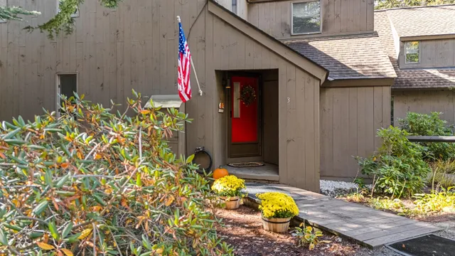 $499,903 | 3 Waterview Drive, Grantham, NH 03753