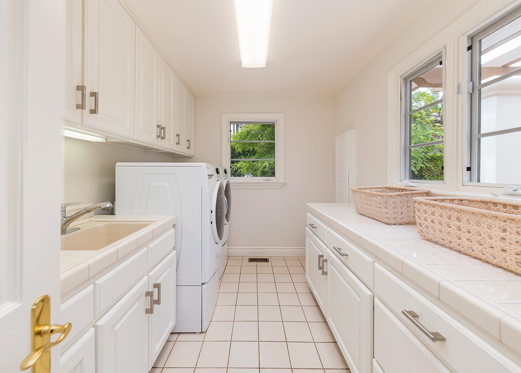 2220 Santiago Road Santa Barbara, CA 93103 - Photo 12 of 32 Laundry Room