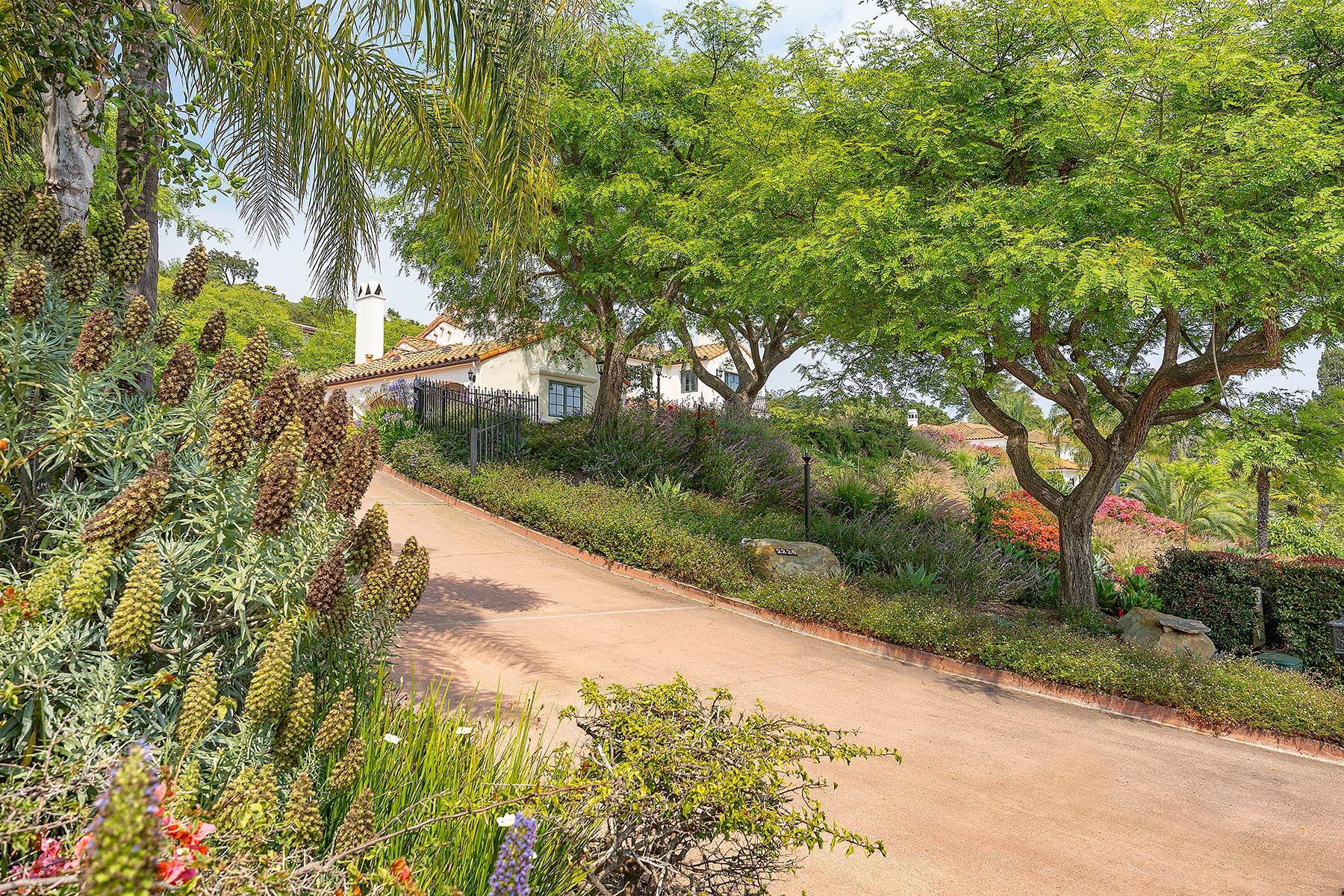 2220 Santiago Road Santa Barbara, CA 93103 - Photo 25 of 32 Driveway