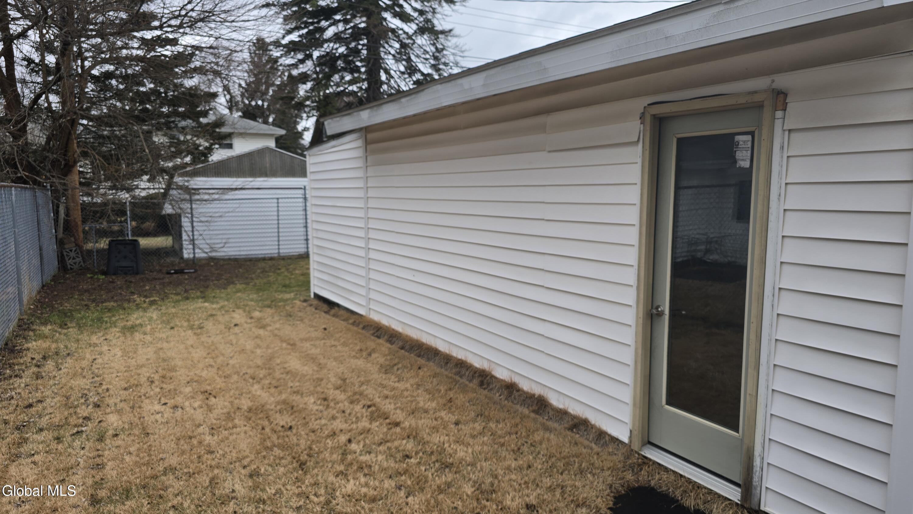 35 Eastholm Road Schenectady, NY 12304 - Photo 3 of 19 1000022700