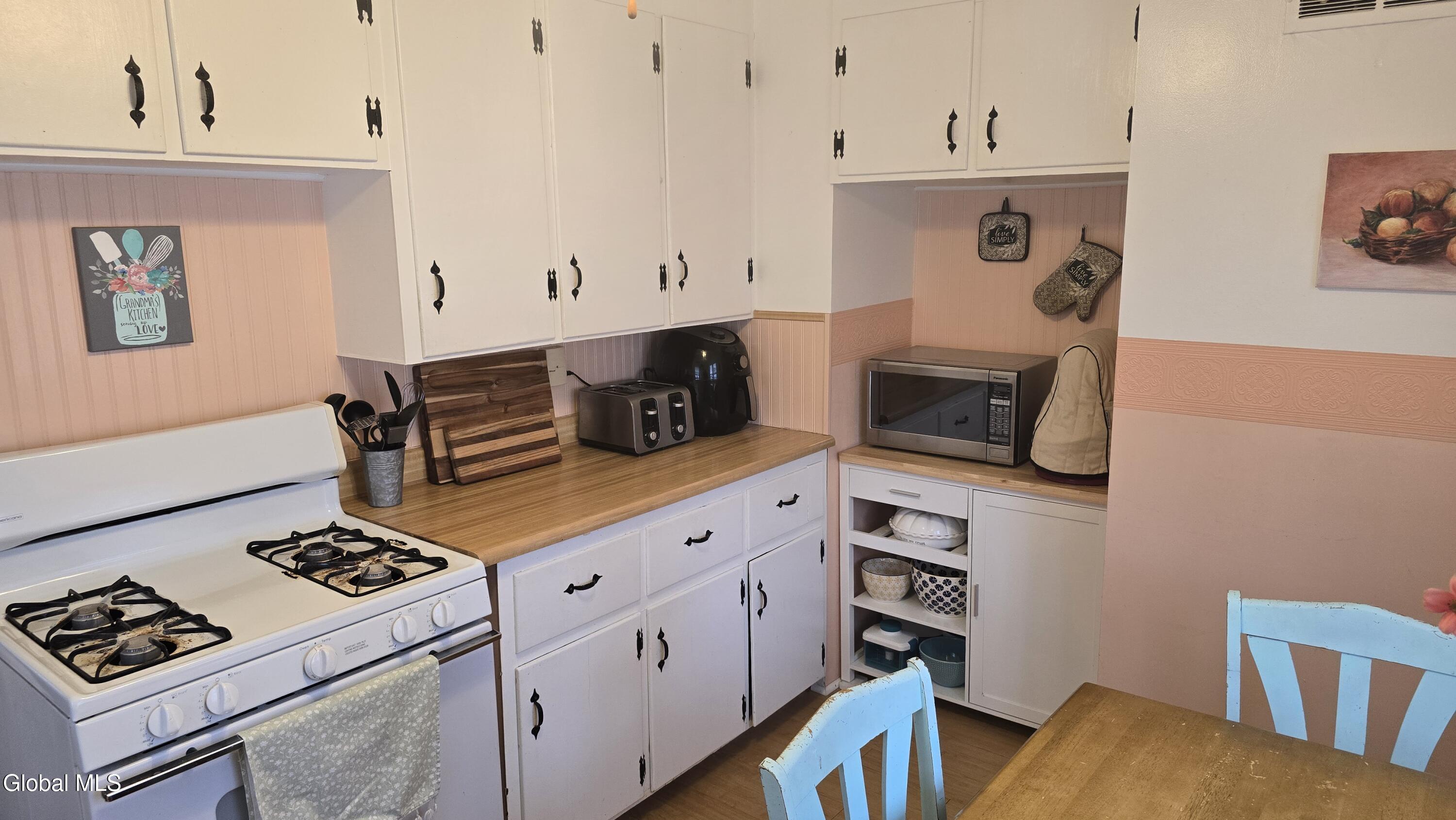 35 Eastholm Road Schenectady, NY 12304 - Photo 8 of 19 1000022707