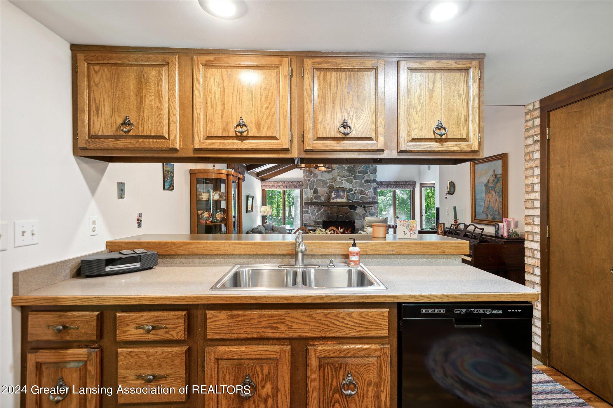 1037 North Eifert Road Holt, MI 48842 - Photo 19 of 63 15-1037-Eifert-Rd-Holt-MI-48842-WindowSt