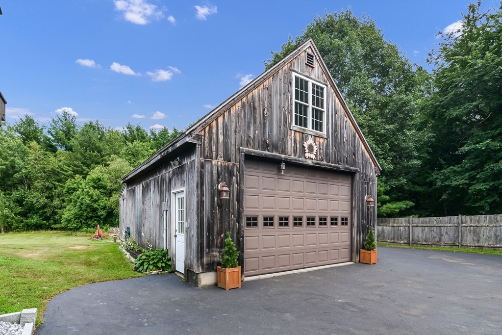 71 East Charlton Road Spencer, MA 01562 - Photo 4 of 42 Gallery Image 4