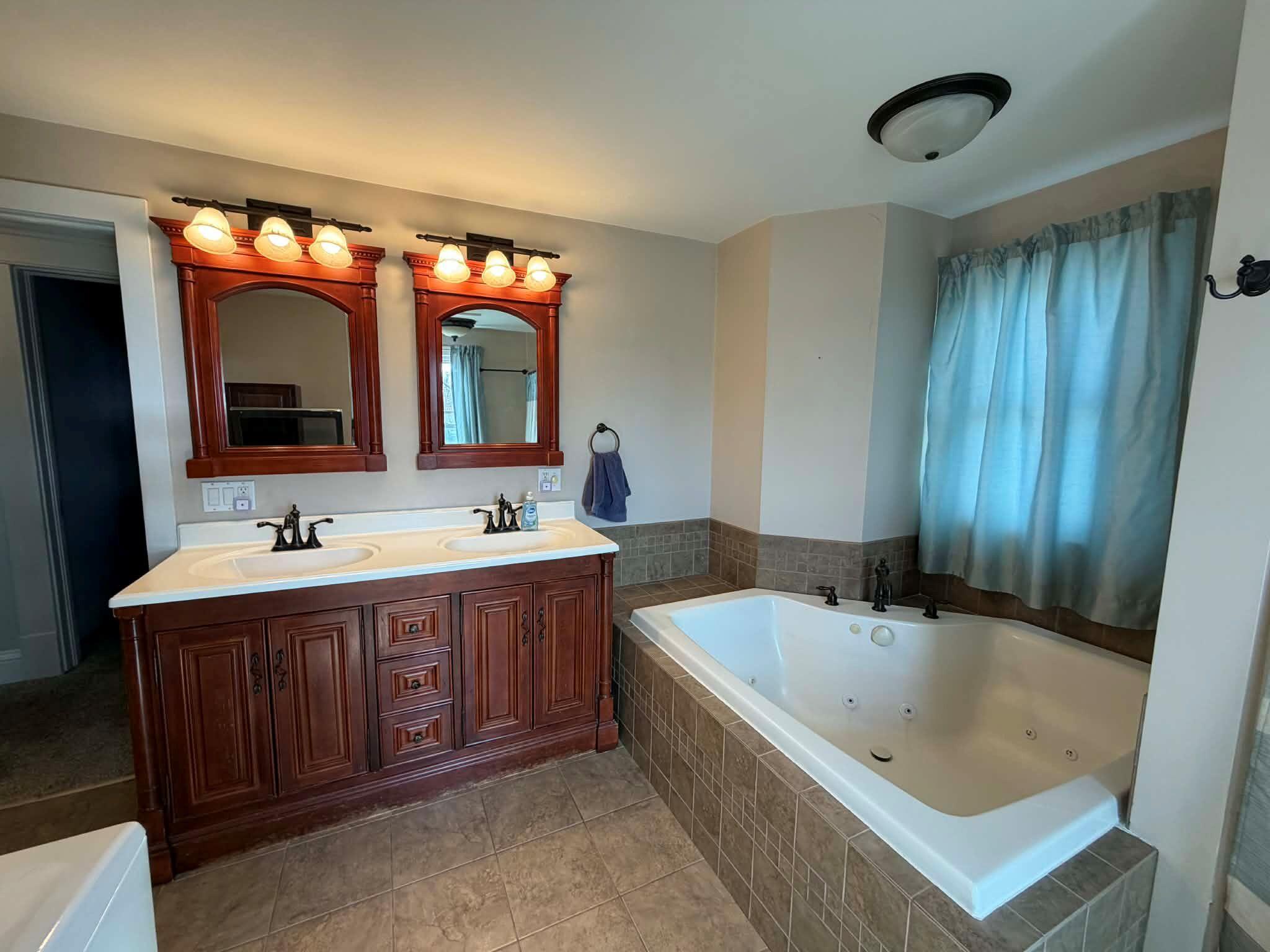 320 South Cullen Street Rensselaer, IN 47978 - Photo 22 of 23 a bathroom with a tub sink and mirror