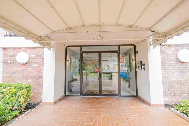 $2,850 | 2751 North Palm Aire Drive, Unit 310, Pompano Beach, FL 33069