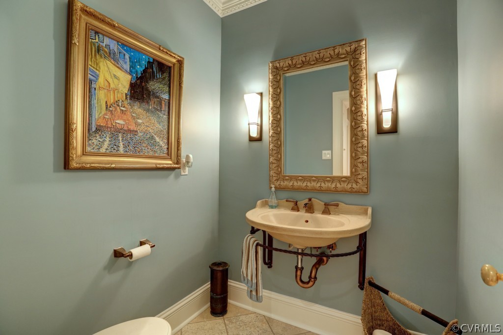201 Wakefield Road Richmond, VA 23221 - Photo 11 of 24 Powder Room - off the foyer, 5’5” X