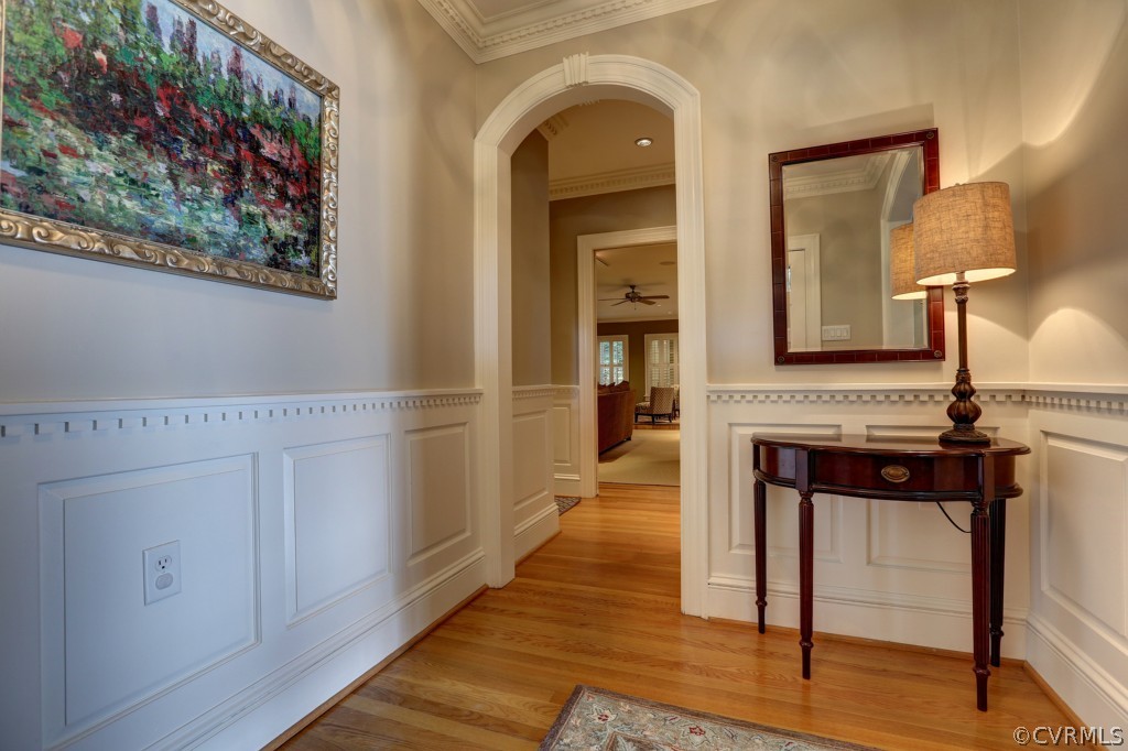 201 Wakefield Road Richmond, VA 23221 - Photo 2 of 24 Foyer - 6’10” X 9’0” h