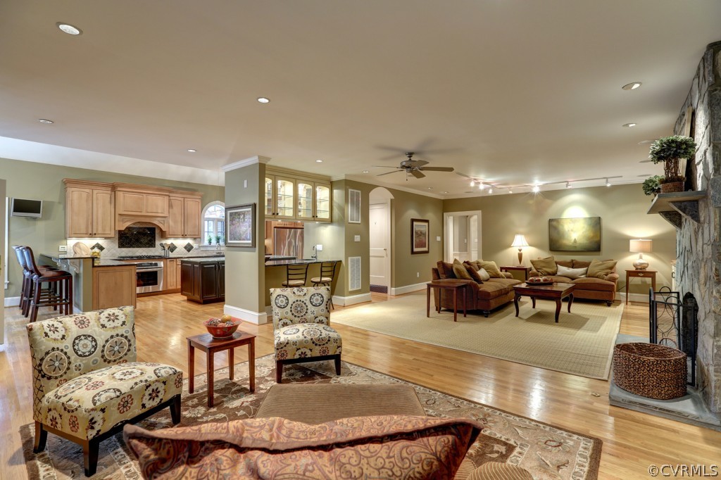 201 Wakefield Road Richmond, VA 23221 - Photo 6 of 24 Great Room - 18’10” X 31’10&#