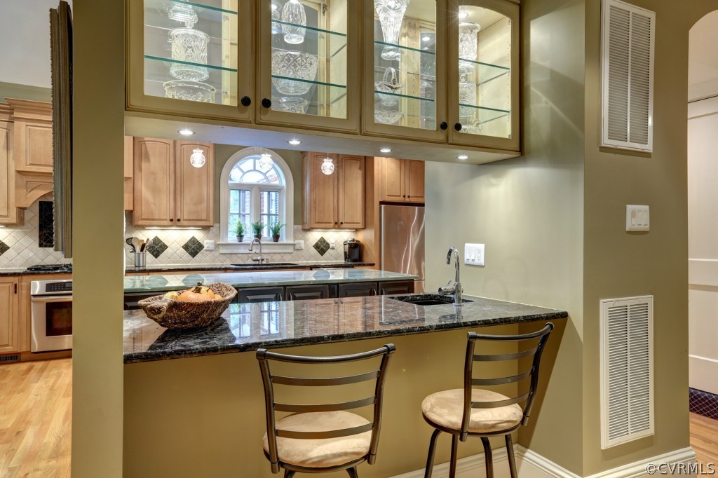 201 Wakefield Road Richmond, VA 23221 - Photo 7 of 24 Wet Bar - 6’5” X 4’ casually