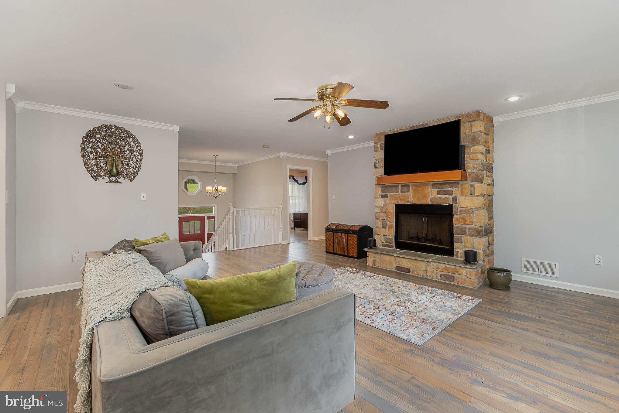 6756 Jonestown Road Harrisburg, PA 17112 - Photo 6 of 38 Open & inviting