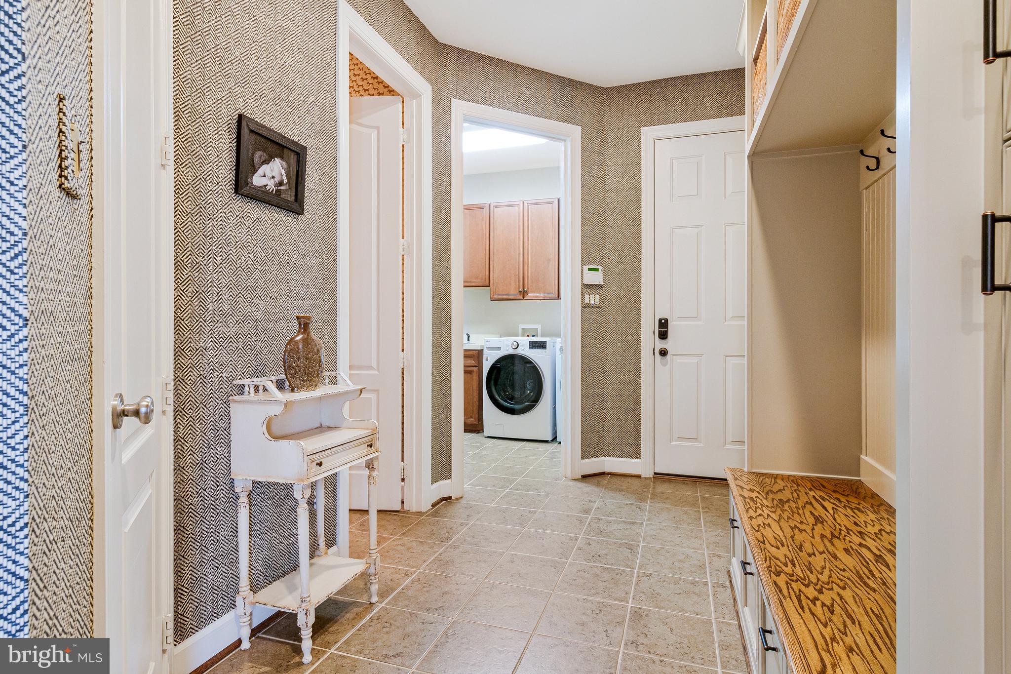 1029 Founders Ridge Lane McLean, VA 22102 - Photo 25 of 71 a view of entryway with bathtub and windows
