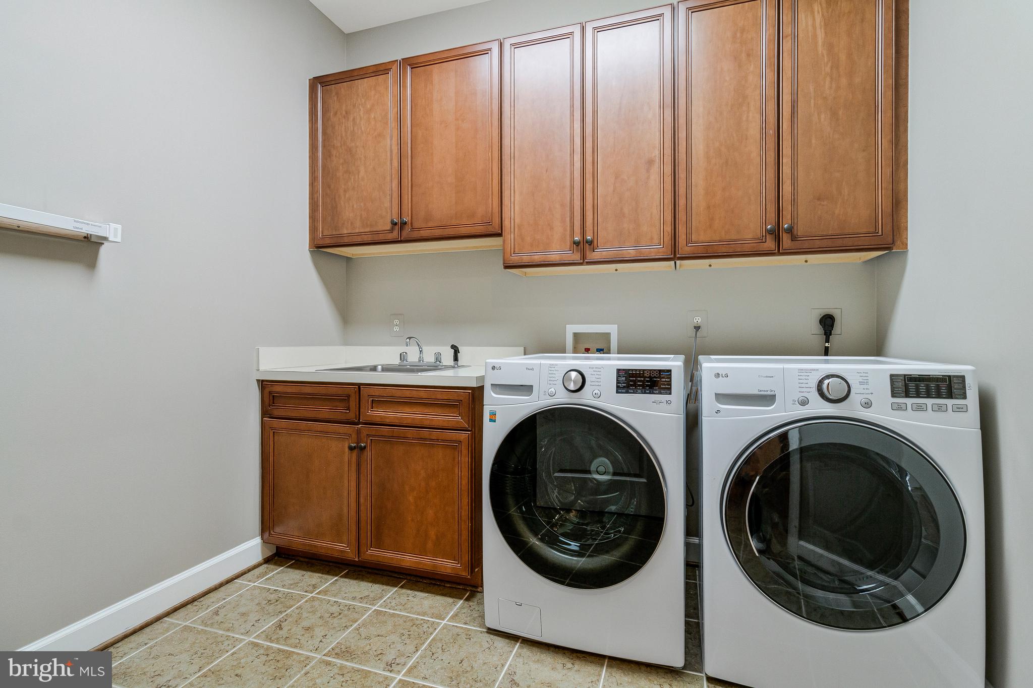 1029 Founders Ridge Lane McLean, VA 22102 - Photo 26 of 71 Laundry Room