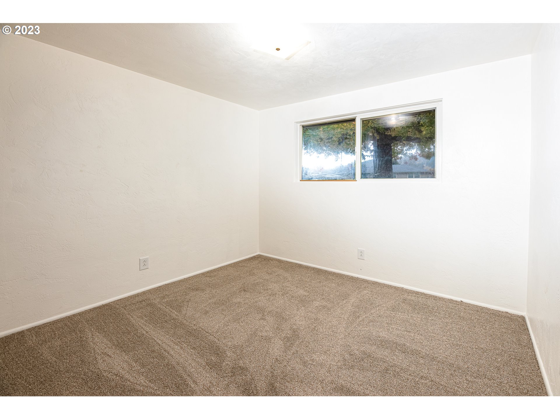 3944 Jasper Road Springfield, OR 97478 - Photo 12 of 25 a view of an empty room